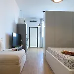 Lazzaretto 2 Apartment *